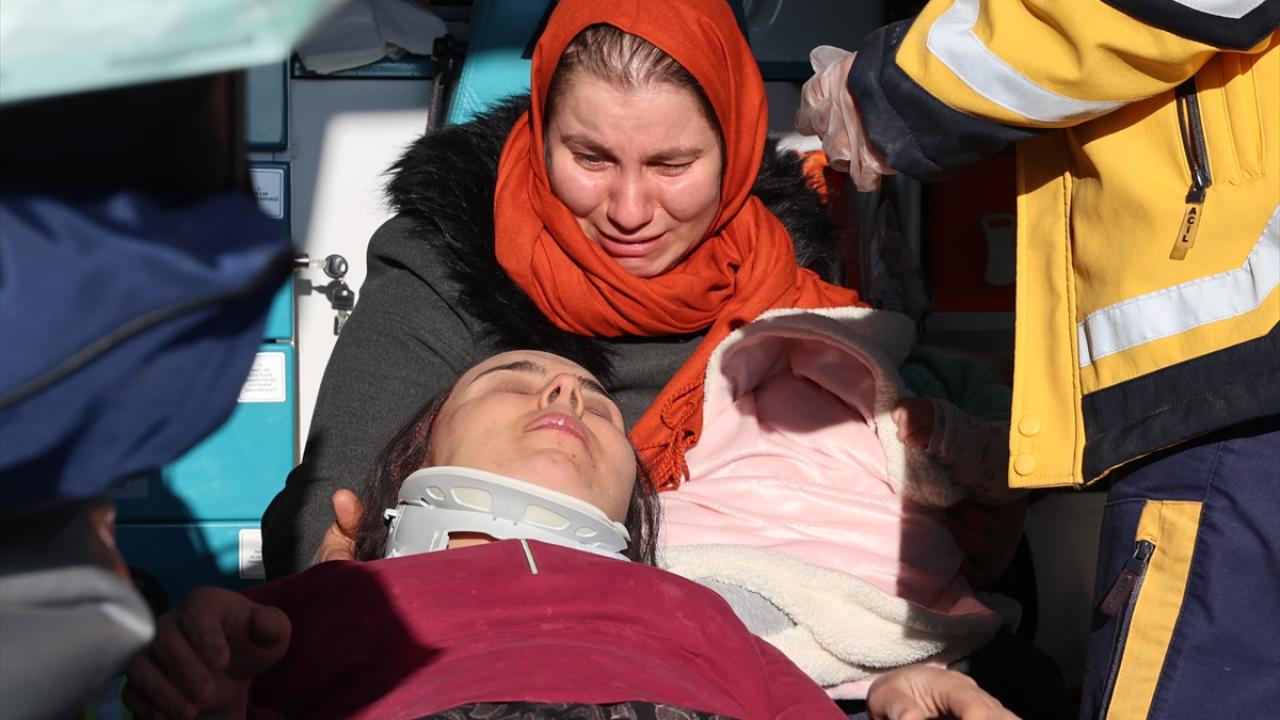 Depremden 29 saat sonra enkazdan sağ çıkarıldı, tüm Türkiye’ye umut oldu 13