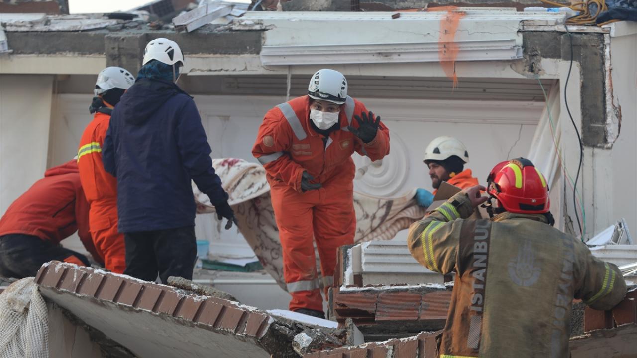 Depremden 29 saat sonra enkazdan sağ çıkarıldı, tüm Türkiye’ye umut oldu 14