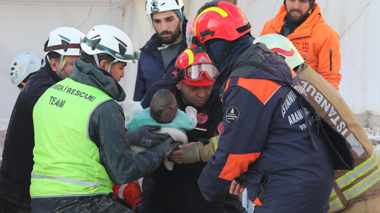 Depremden 29 saat sonra enkazdan sağ çıkarıldı, tüm Türkiye’ye umut oldu 3