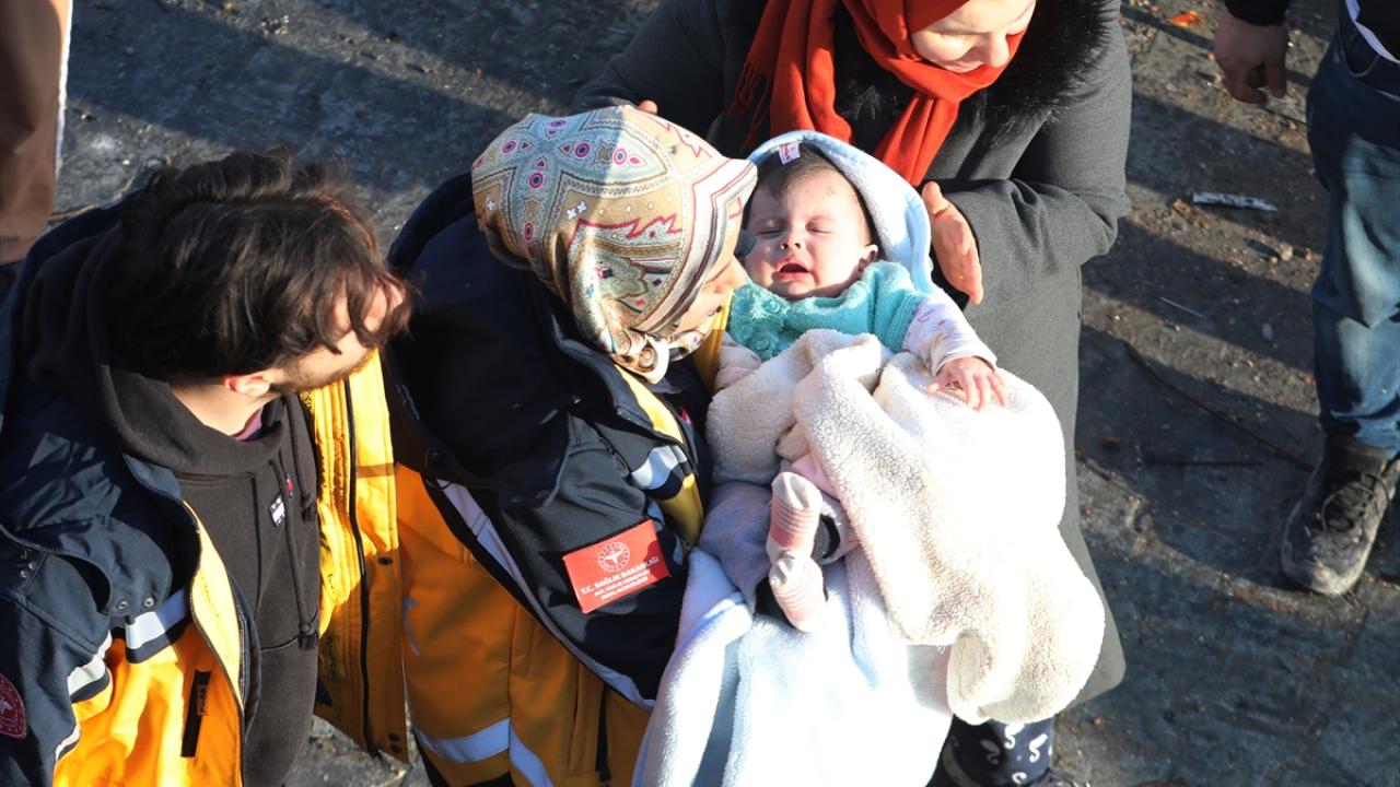 Depremden 29 saat sonra enkazdan sağ çıkarıldı, tüm Türkiye’ye umut oldu 11