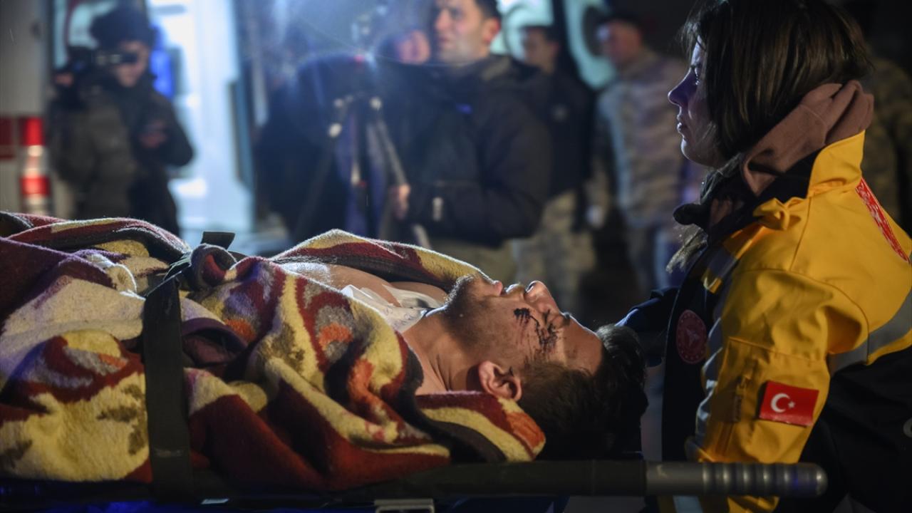 Yaralı depremzedeler üç ayrı uçakla İstanbul'a getirildi 7