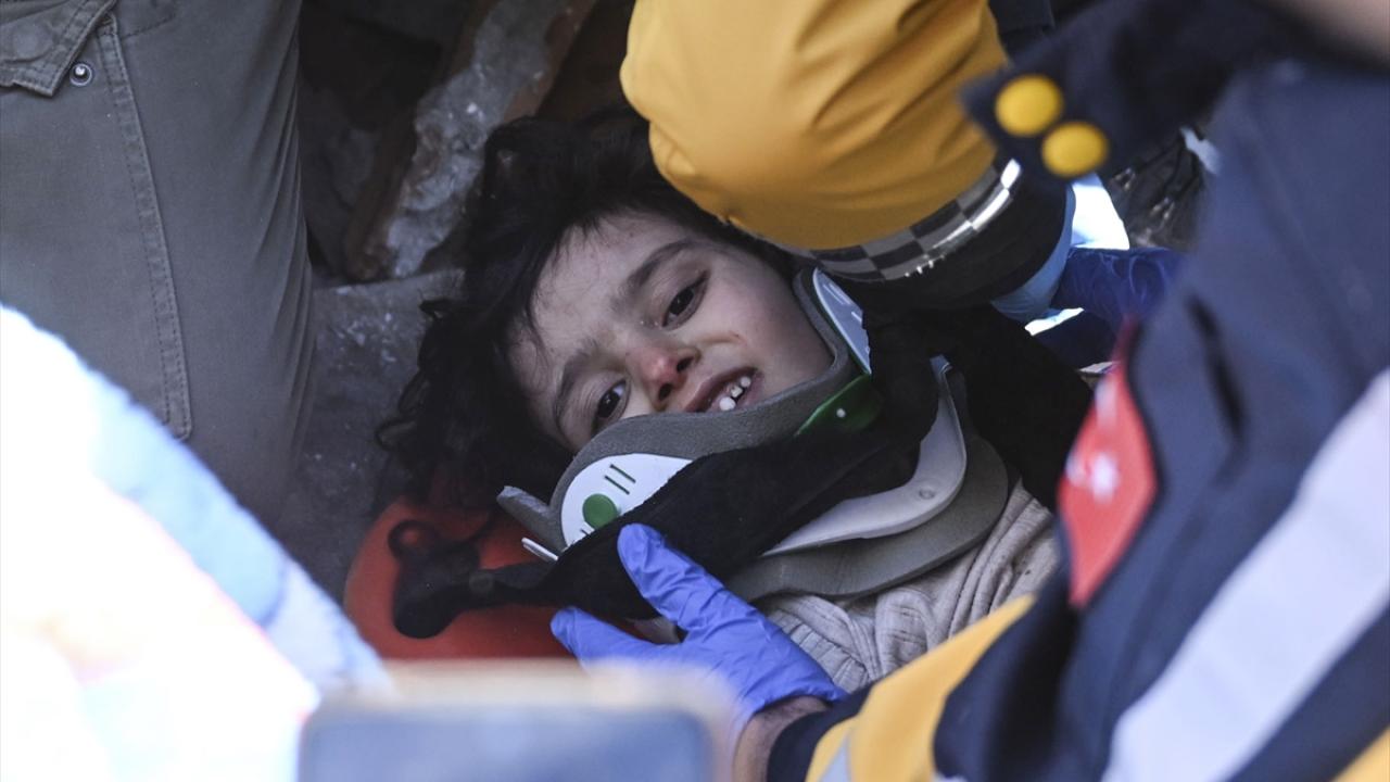 103 saat sonra gelen mucize umutları yeşertti! 3,5 yaşındaki Zeynep Ela… 2