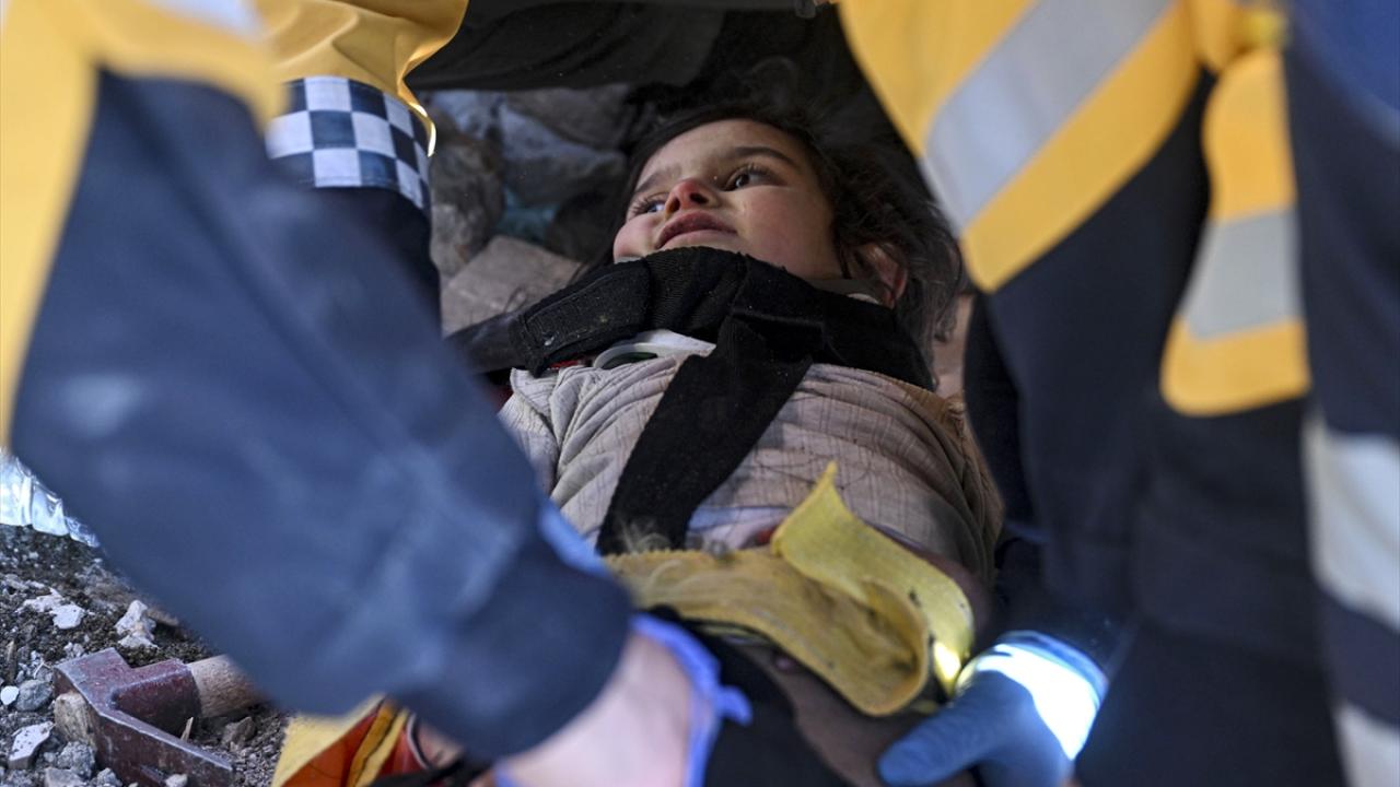 103 saat sonra gelen mucize umutları yeşertti! 3,5 yaşındaki Zeynep Ela… 5