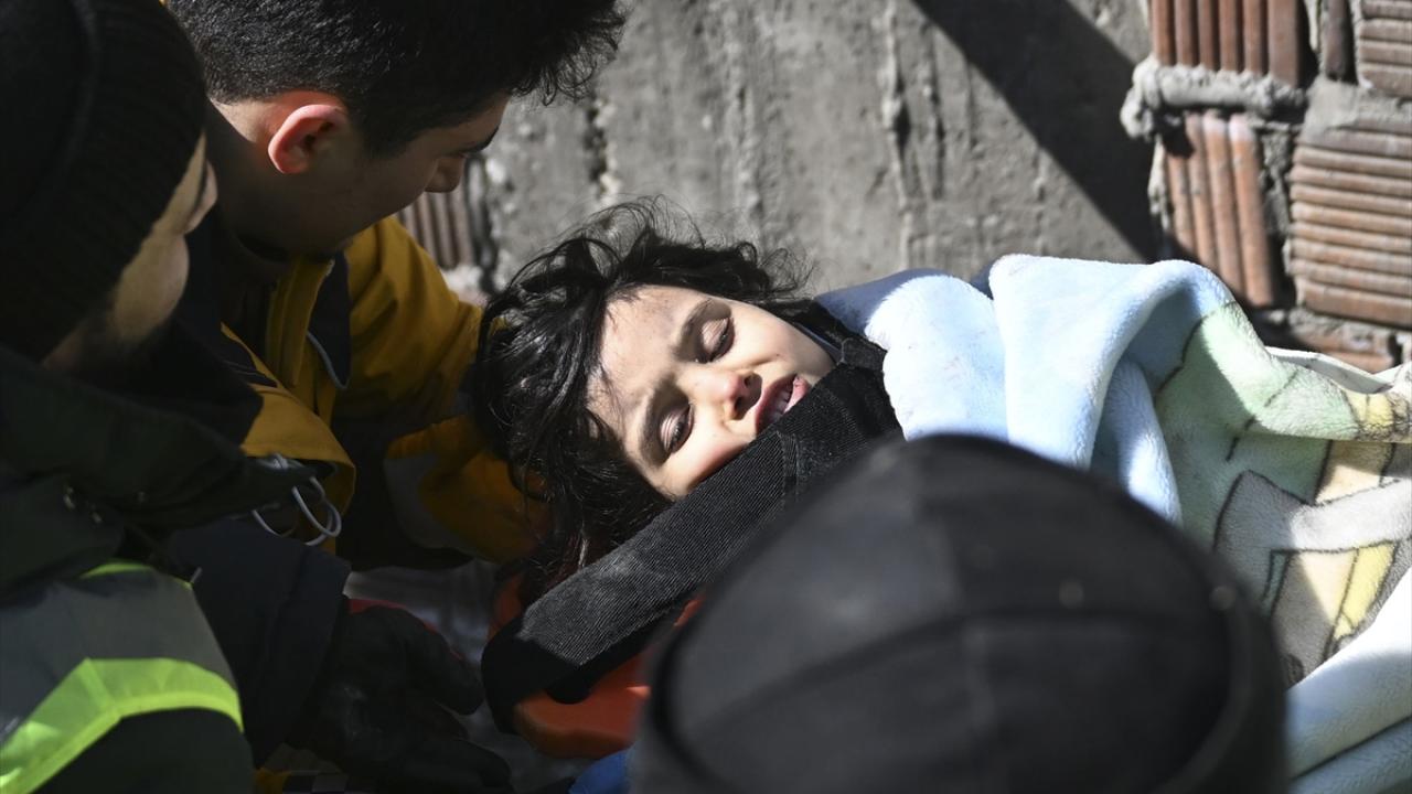 103 saat sonra gelen mucize umutları yeşertti! 3,5 yaşındaki Zeynep Ela… 4