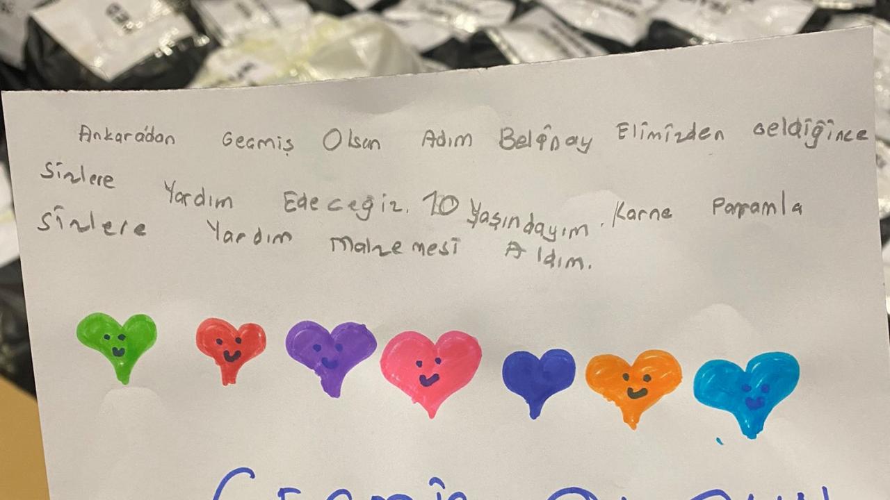 Kendileri küçük ama kalpleri kocaman, çocuklardan afetzede arkadaşlarına mesaj... 9