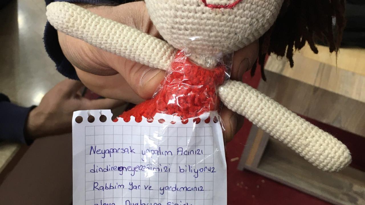 Kendileri küçük ama kalpleri kocaman, çocuklardan afetzede arkadaşlarına mesaj... 16