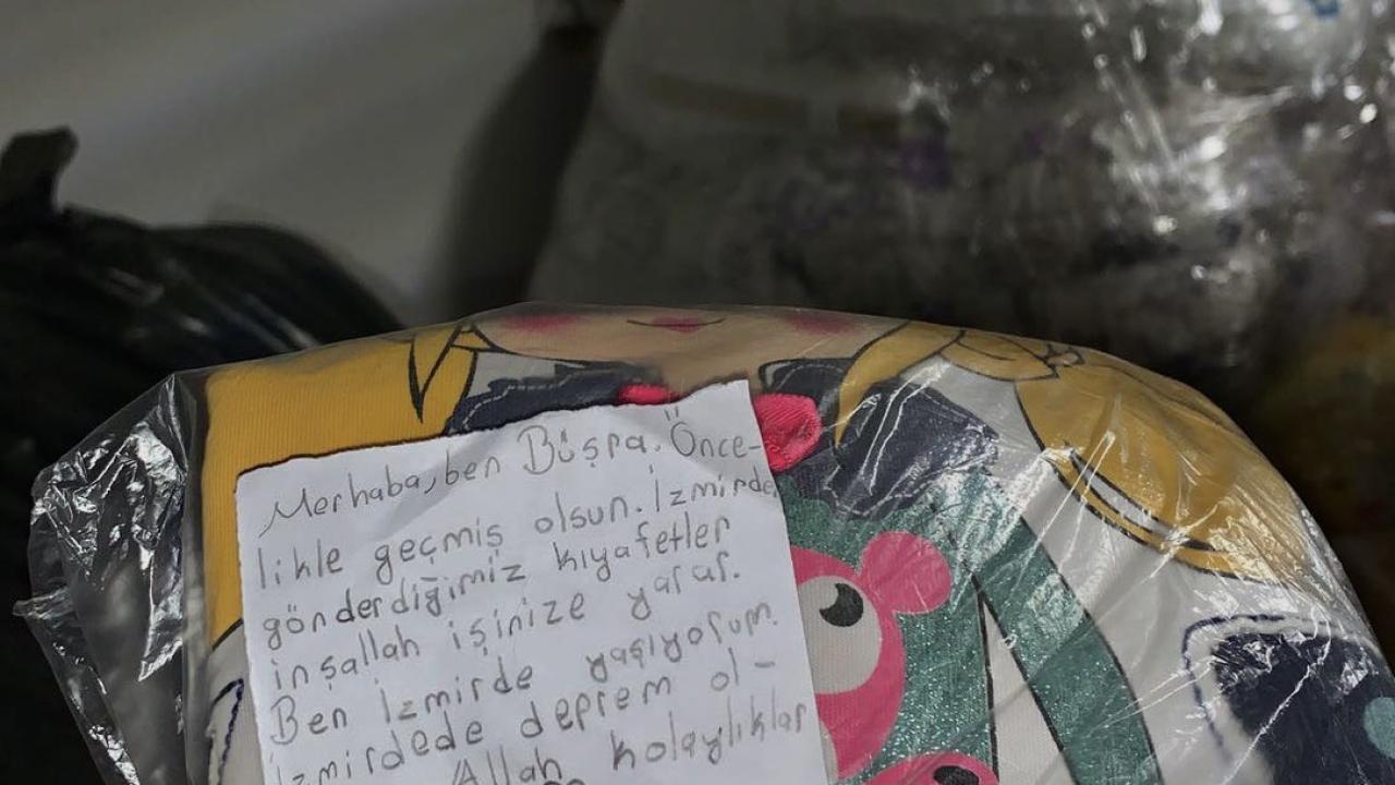 Kendileri küçük ama kalpleri kocaman, çocuklardan afetzede arkadaşlarına mesaj... 17