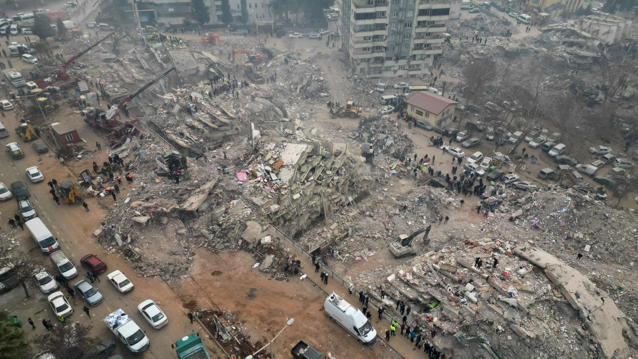 'Asrın felaketi' sonrası yıkım uyduda 7