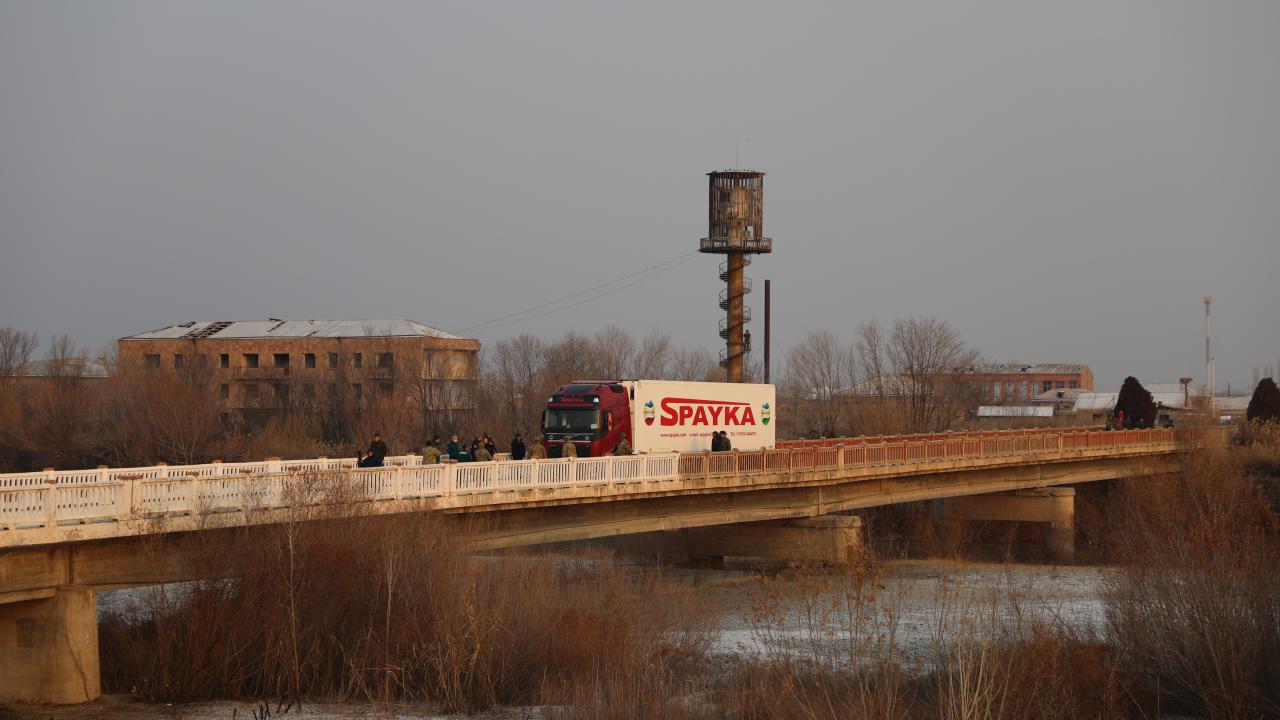 Ermenistan sınır kapısı 35 yıl aradan sonra "asrın felaketi" için açıldı 6