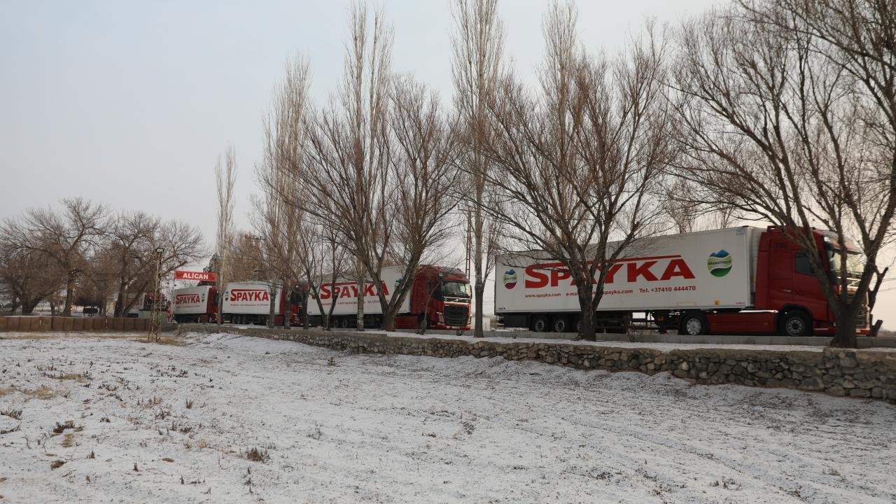 Ermenistan sınır kapısı 35 yıl aradan sonra "asrın felaketi" için açıldı 8