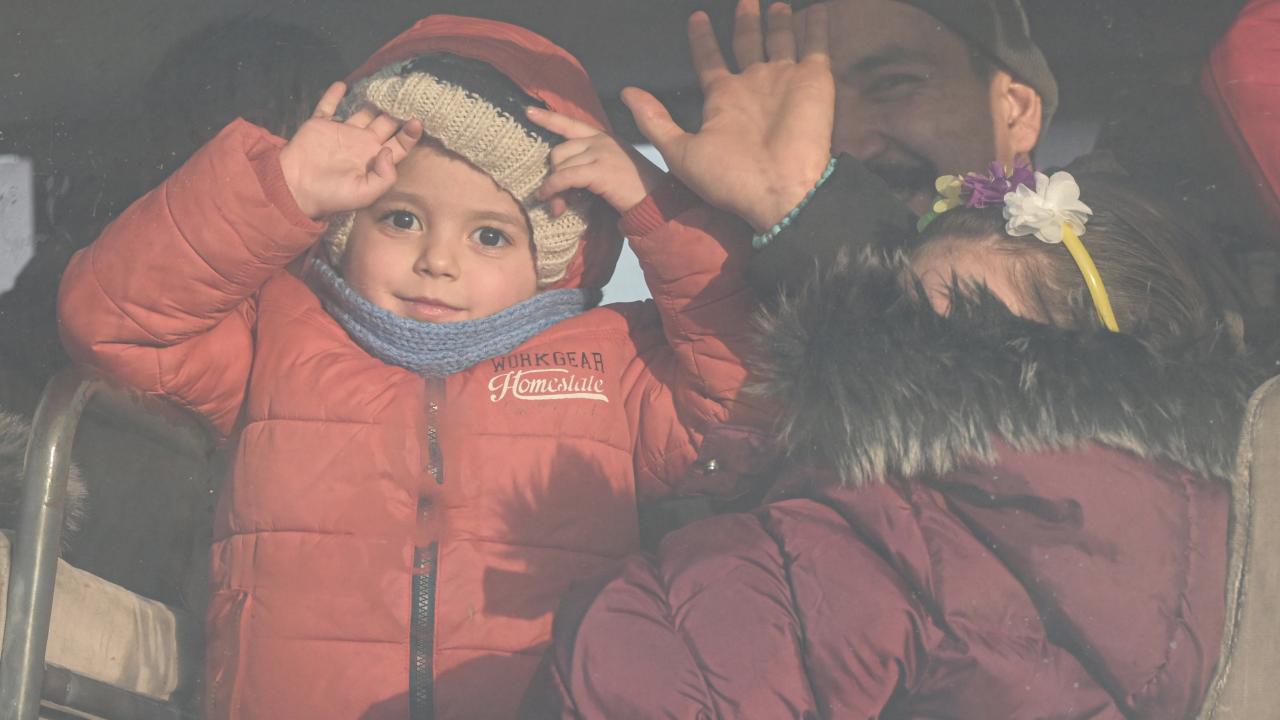 255 afetzede ile gönüllü uçakla İstanbul'a getirildi 1