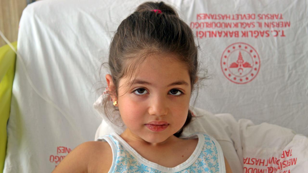 Muayene olmadan su içmek istemeyen Hazal iyileşiyor 6