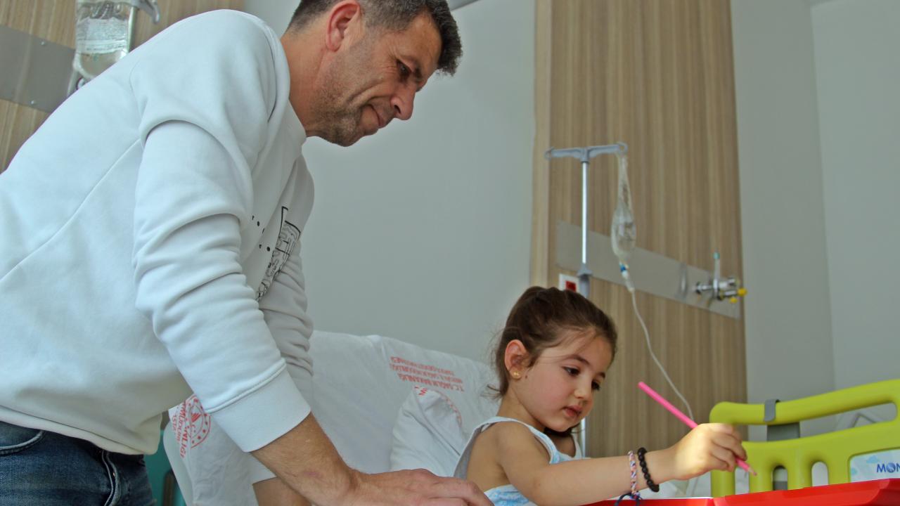 Muayene olmadan su içmek istemeyen Hazal iyileşiyor 7