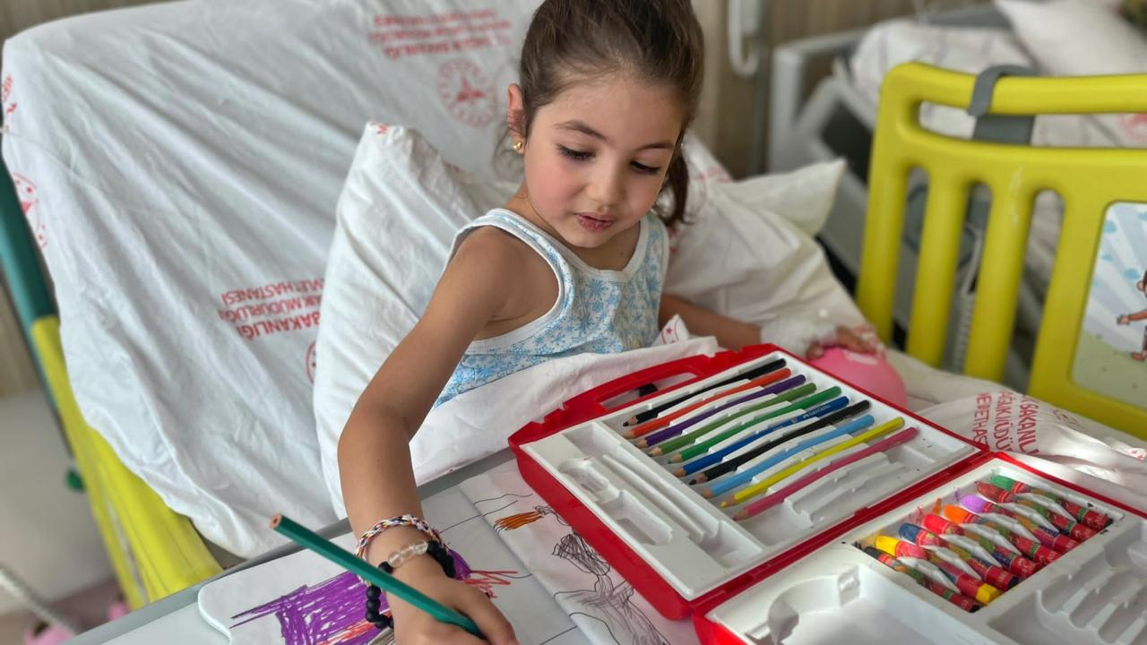 Muayene olmadan su içmek istemeyen Hazal iyileşiyor 1