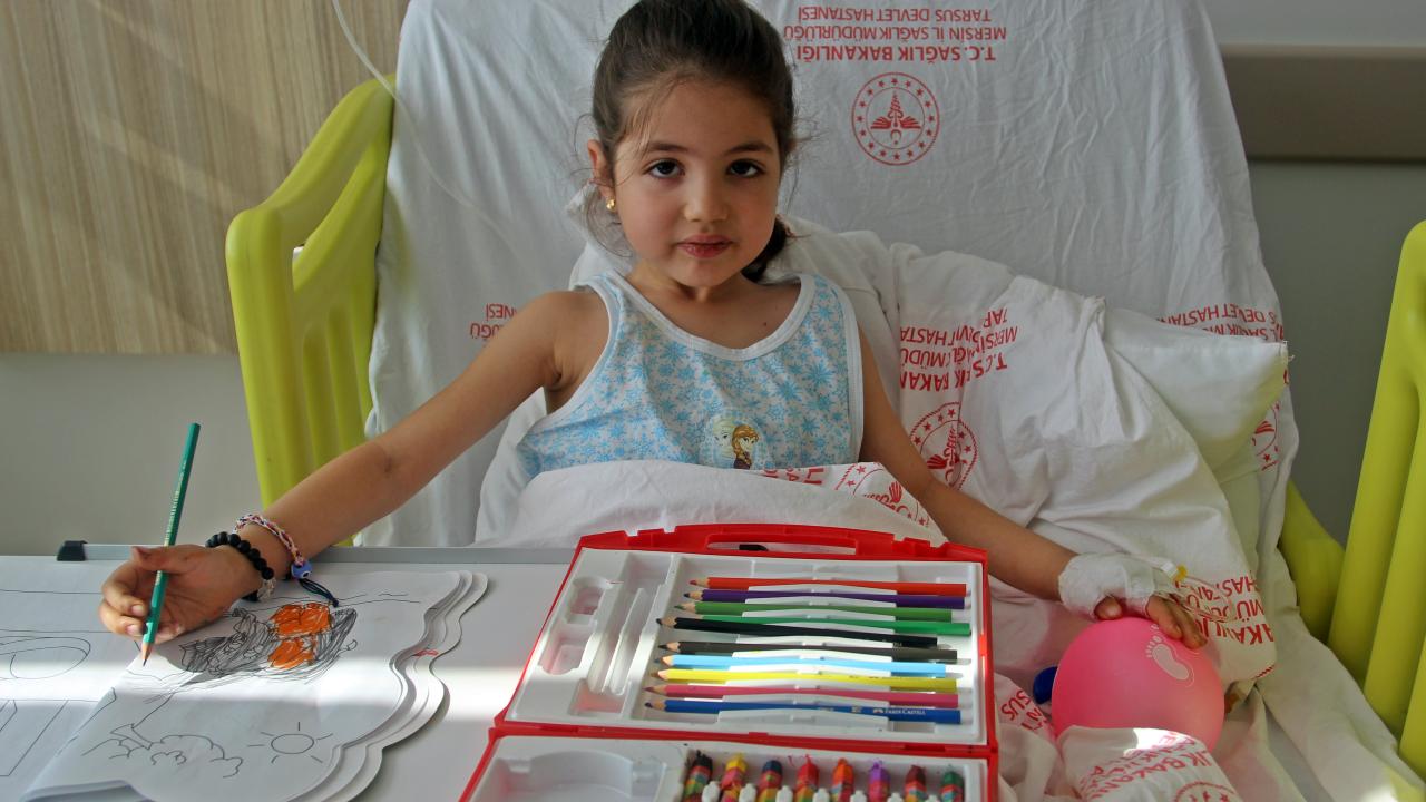 Muayene olmadan su içmek istemeyen Hazal iyileşiyor 3