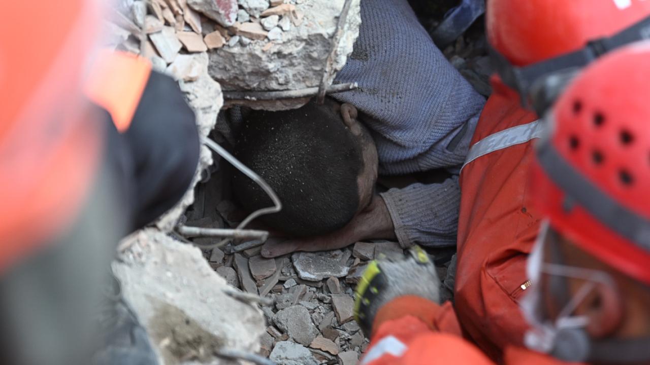 Mucizeler peş peşe geliyor... Engelli genç 155. saatte kurtarıldı 6