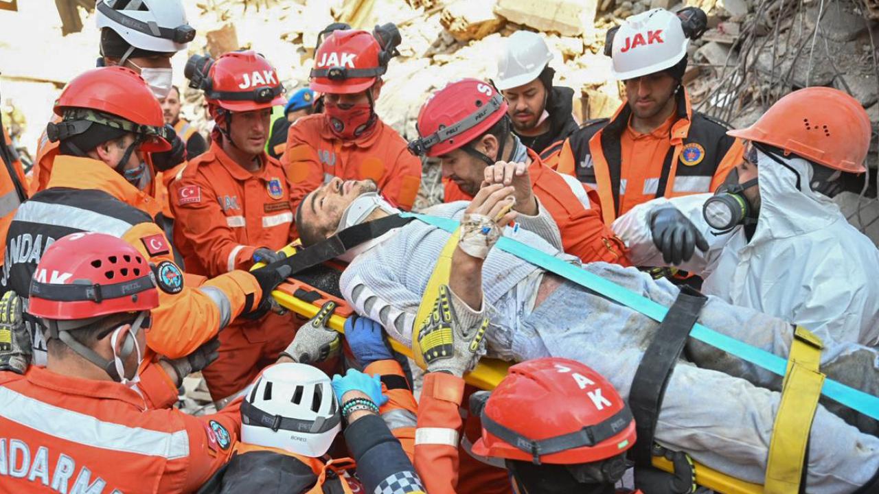 Mucizeler peş peşe geliyor... Engelli genç 155. saatte kurtarıldı 7