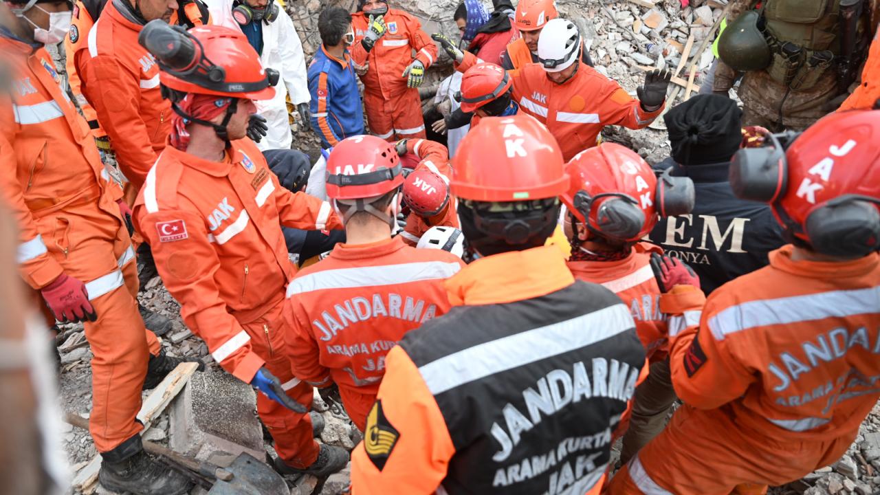 Mucizeler peş peşe geliyor... Engelli genç 155. saatte kurtarıldı 2