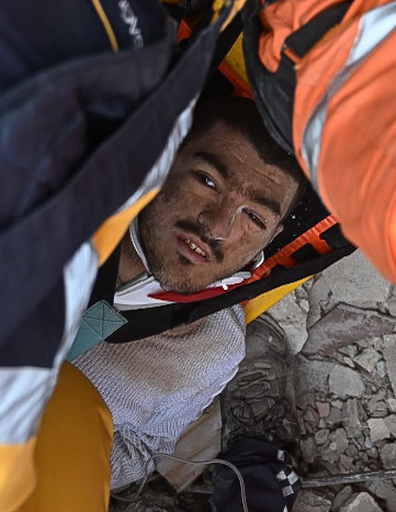 Mucizeler peş peşe geliyor... Engelli genç 155. saatte kurtarıldı 3