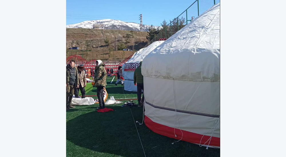 Kırgızlar depremzedelere otağ kurdu 3