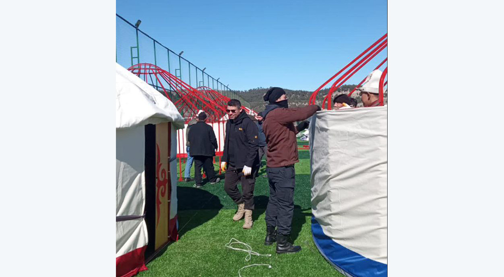 Kırgızlar depremzedelere otağ kurdu 4