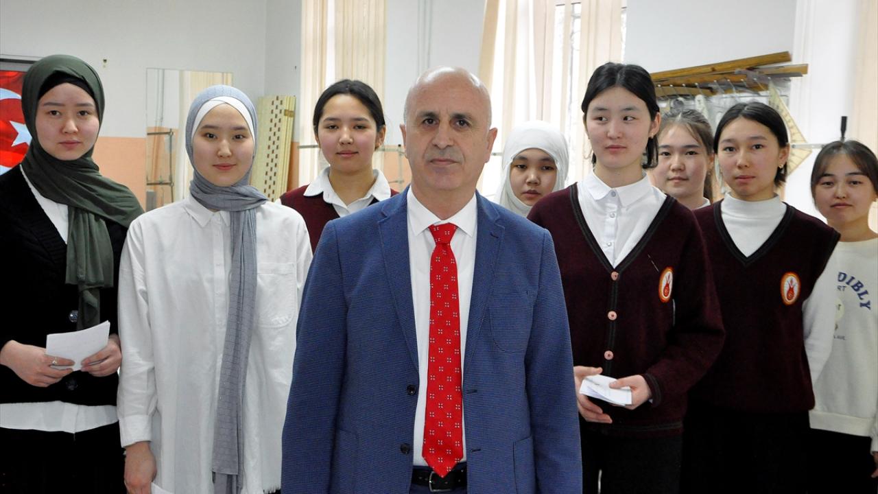 Kırgızistan'daki Türk okulları deprem bölgeleri için seferber oldu 10