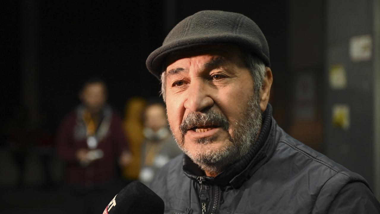 Hatay'da iki aile depremin 261. saatinde enkazdan çıkarılan evlatlarına kavuştu 3