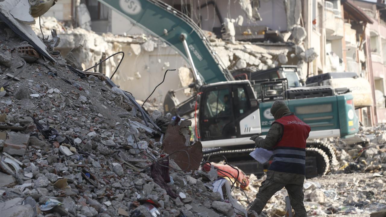 Hasar tespit çalışmaları sonrası hangi ilde kaç bina yıkılacak ? 4