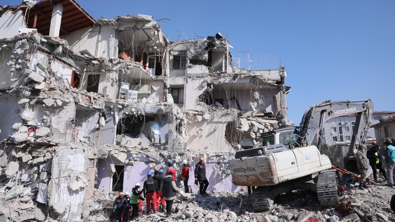 Hasar tespit çalışmaları sonrası hangi ilde kaç bina yıkılacak ? 8