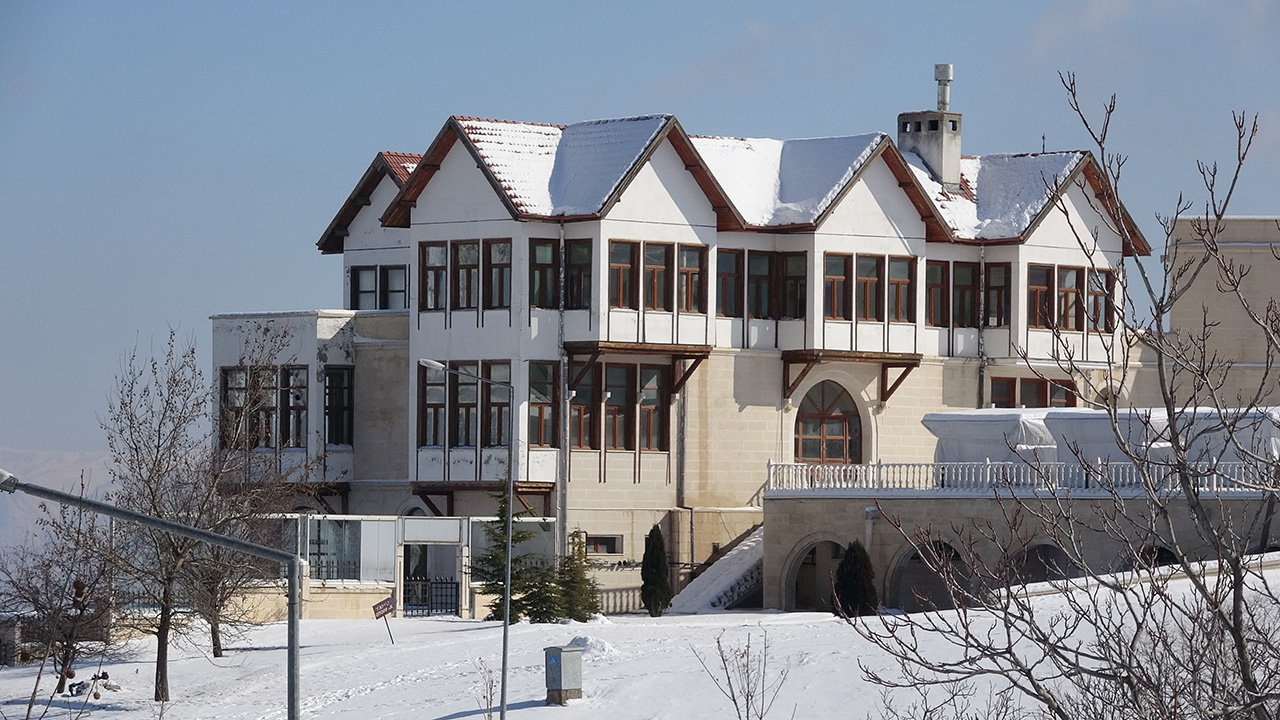 Elazığ'ın tarihi mahallesi depremlerden etkilenmedi 7