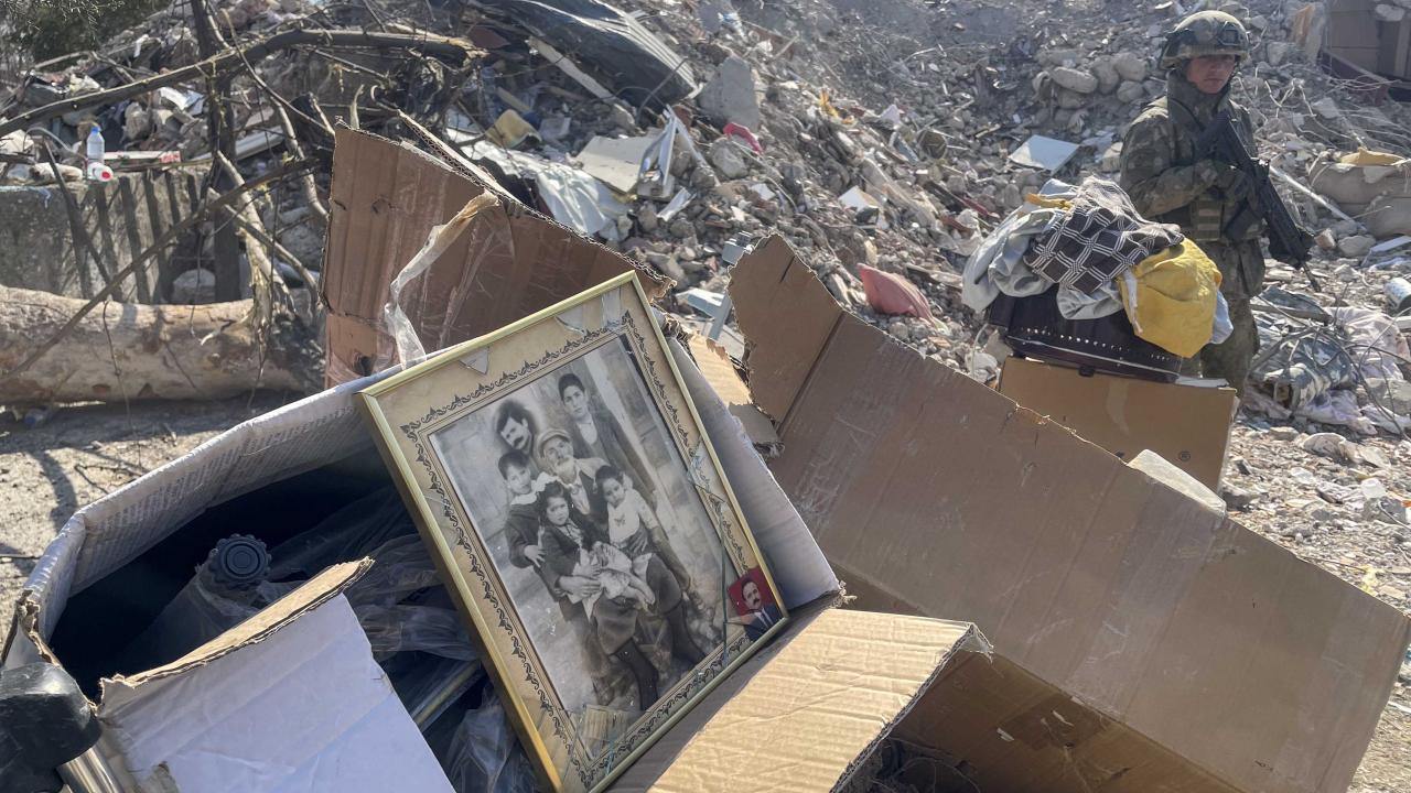 Enkazların arasında hatıralar kaldı 10