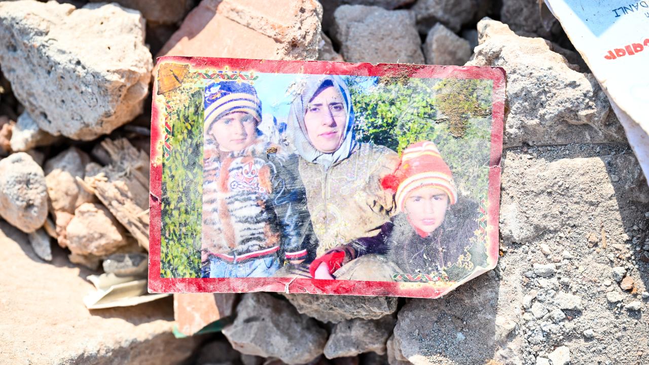 Enkazların arasında hatıralar kaldı 2