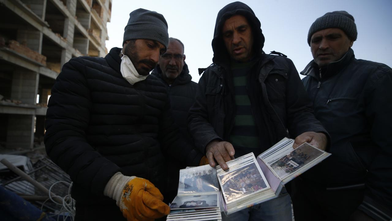 Enkazların arasında hatıralar kaldı 5