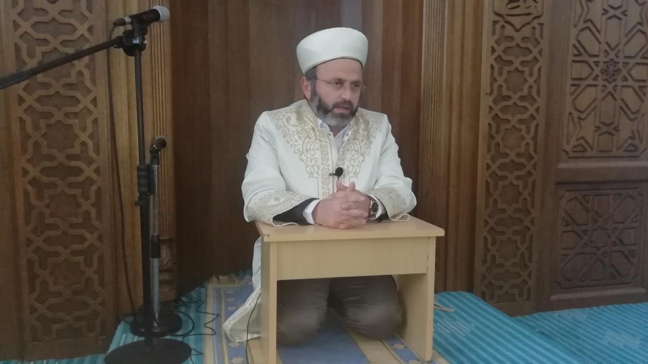 Hüzün dolu son görev… Depremde hayatını kaybedenler için gıyabi cenaze namazı kılındı 22