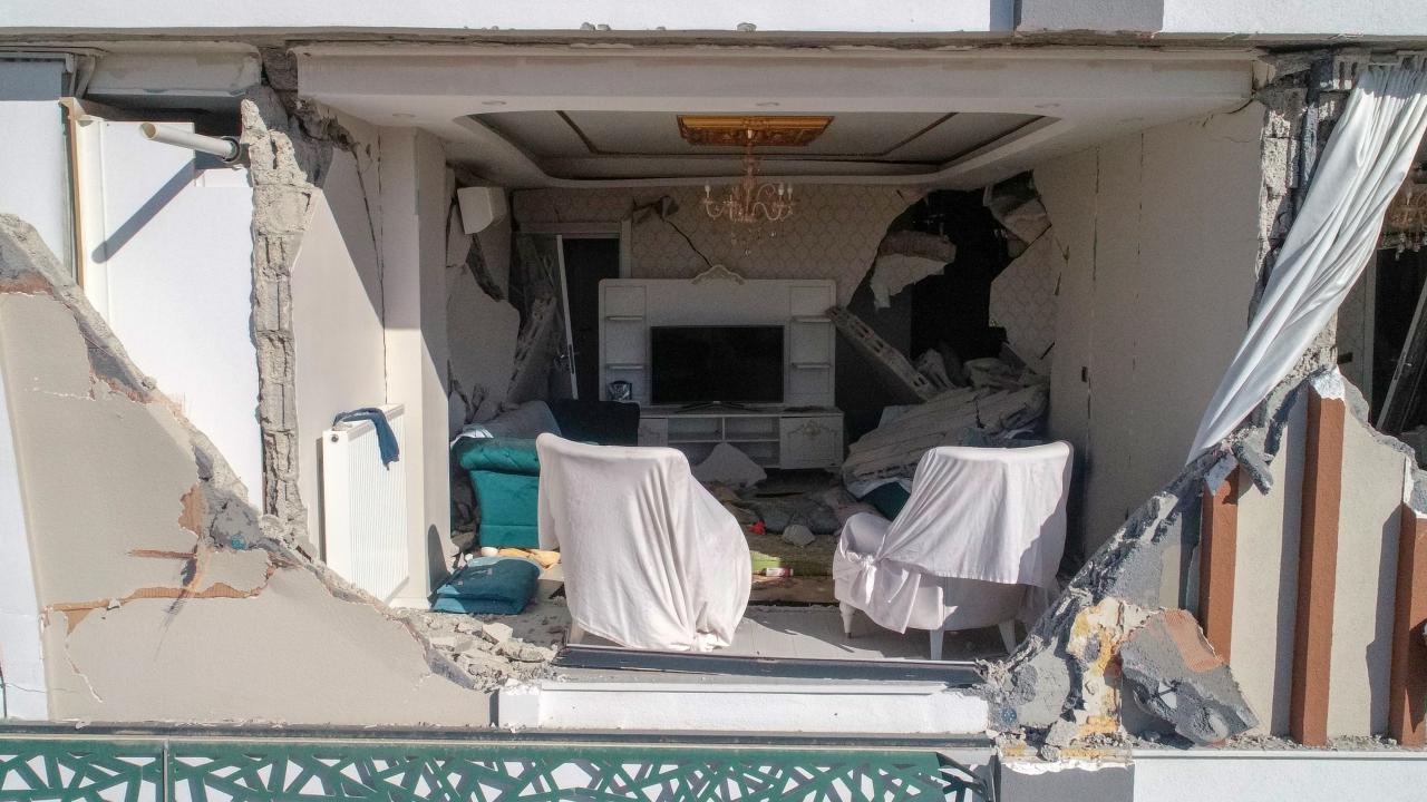 Adıyaman'da her sokak depremin acı izlerini taşıyor 12