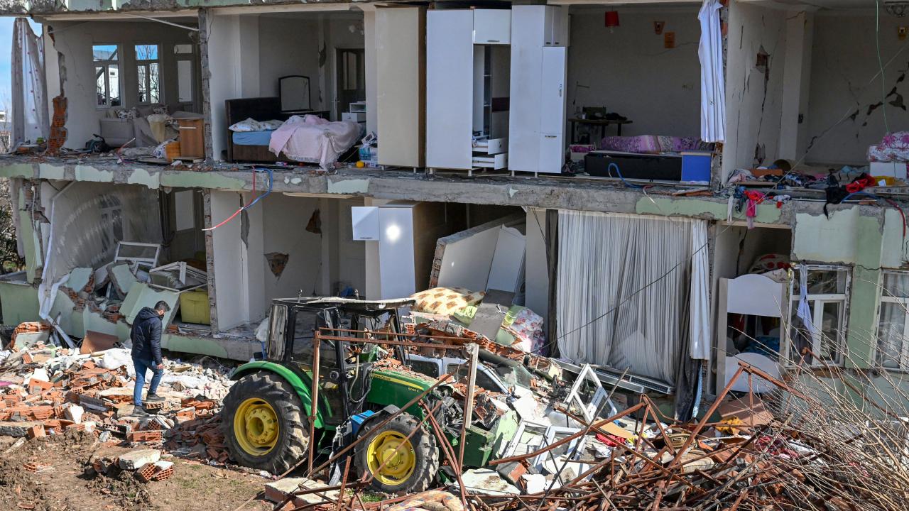 Adıyaman'da her sokak depremin acı izlerini taşıyor 6