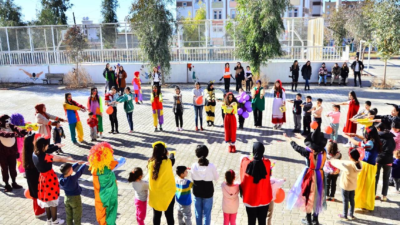 Depremzede çocuklara moral etkinliği 7