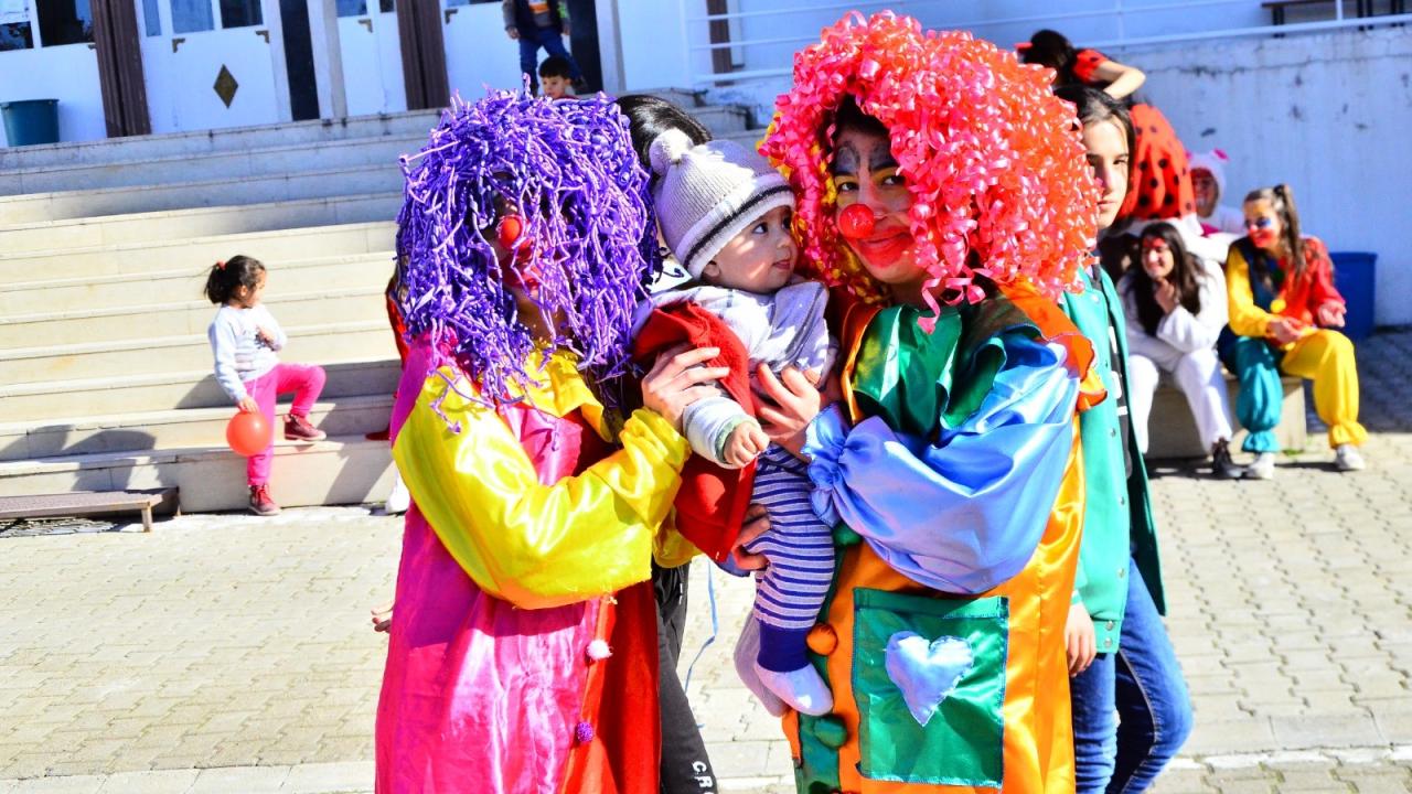 Depremzede çocuklara moral etkinliği 1