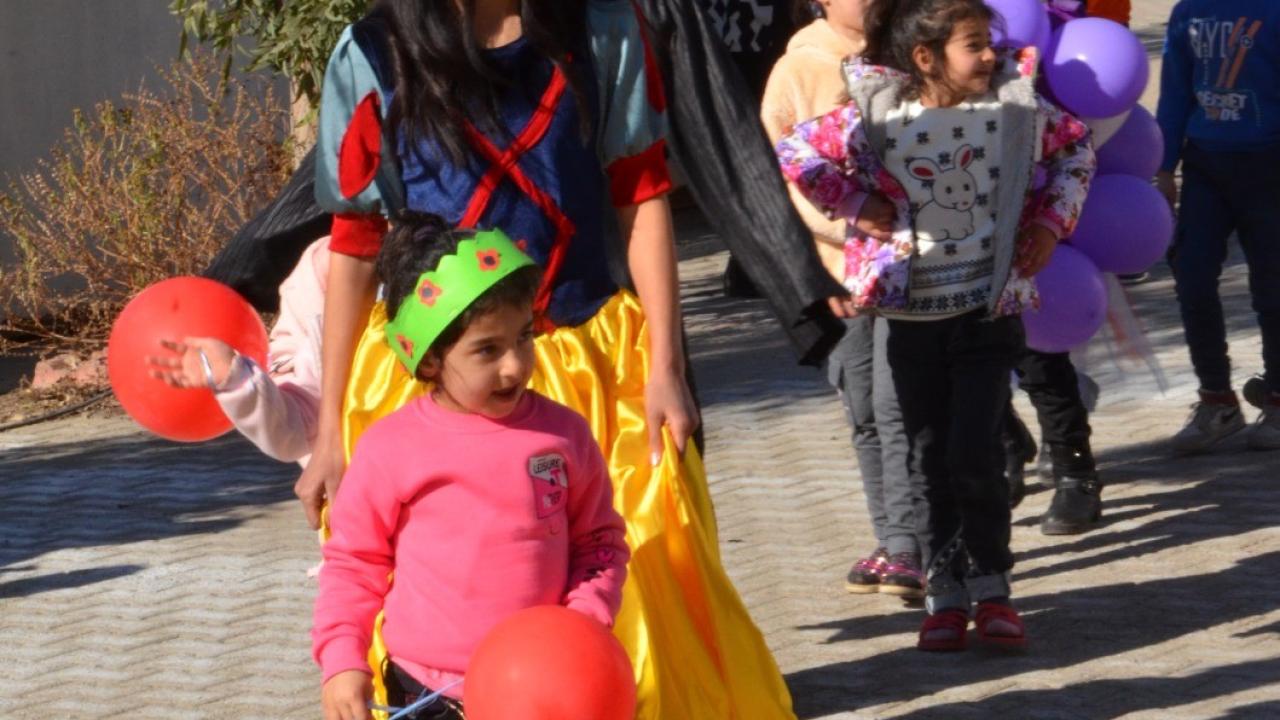 Depremzede çocuklara moral etkinliği 2