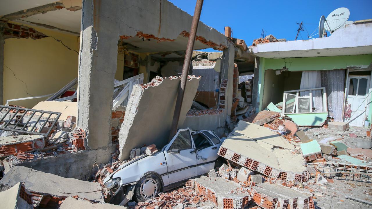 Nurdağı'nda depremlerin acı izleri 14