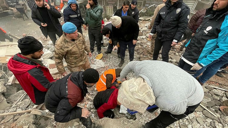 Son dakika: Kahramanmaraş depremi sonrası uzmanlardan peş peşe açıklamalar! 'Felaket çok büyük, 130 atom bombası gücünde 14