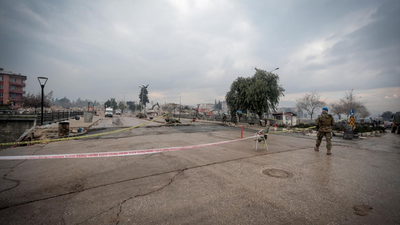 Hatay merkezli depremde yol ve köprüler de zarar gördü 10