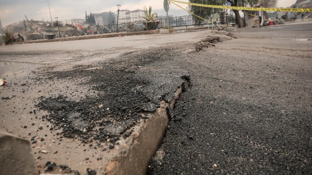 Hatay merkezli depremde yol ve köprüler de zarar gördü 9