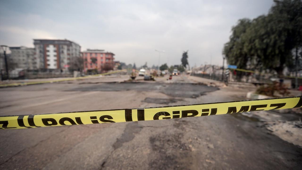 Hatay merkezli depremde yol ve köprüler de zarar gördü 2