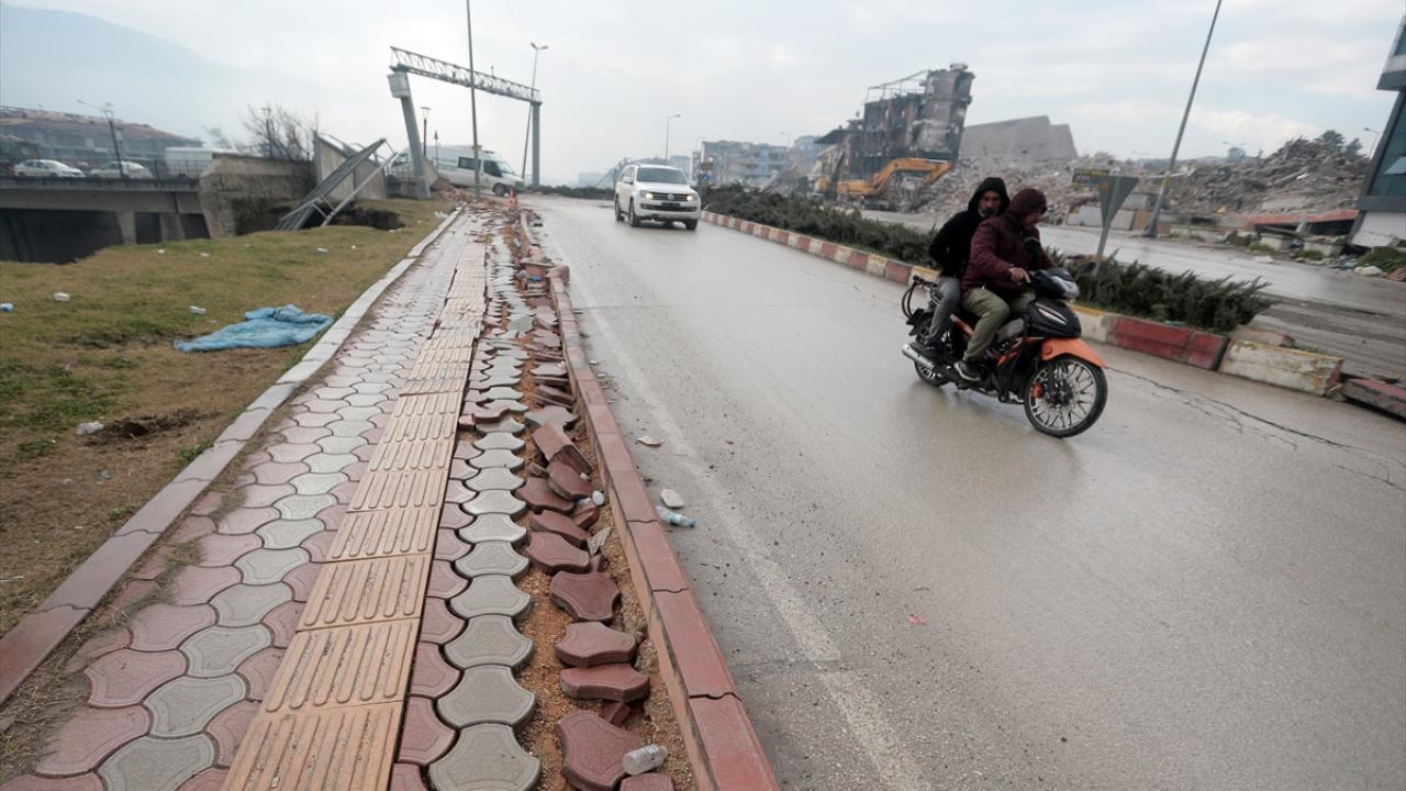 Hatay merkezli depremde yol ve köprüler de zarar gördü 8