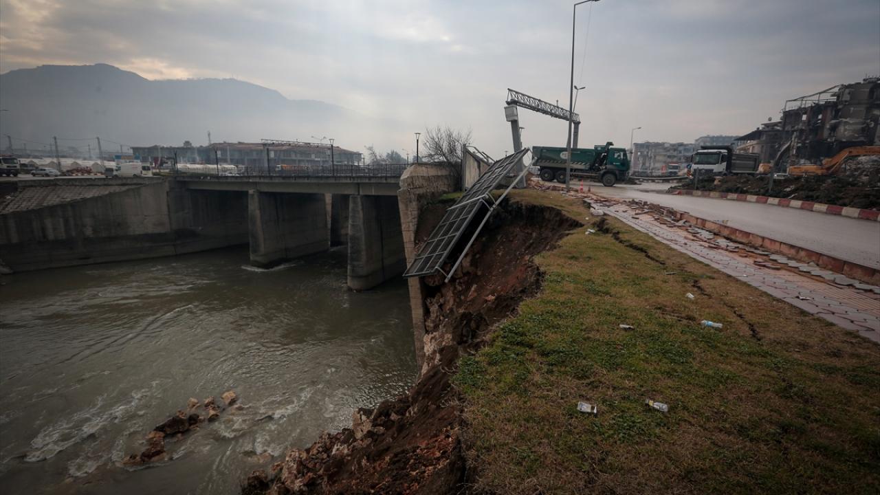 Hatay merkezli depremde yol ve köprüler de zarar gördü 4