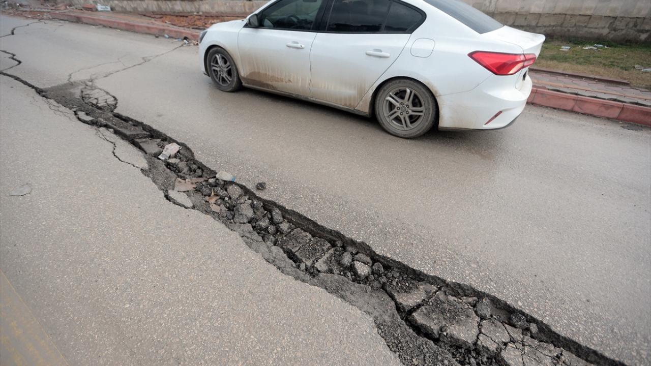 Hatay merkezli depremde yol ve köprüler de zarar gördü 5
