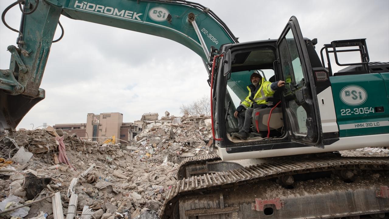 Bir can daha kurtarma umuduyla yakınlarının cenazesine dahi katılmadı 4