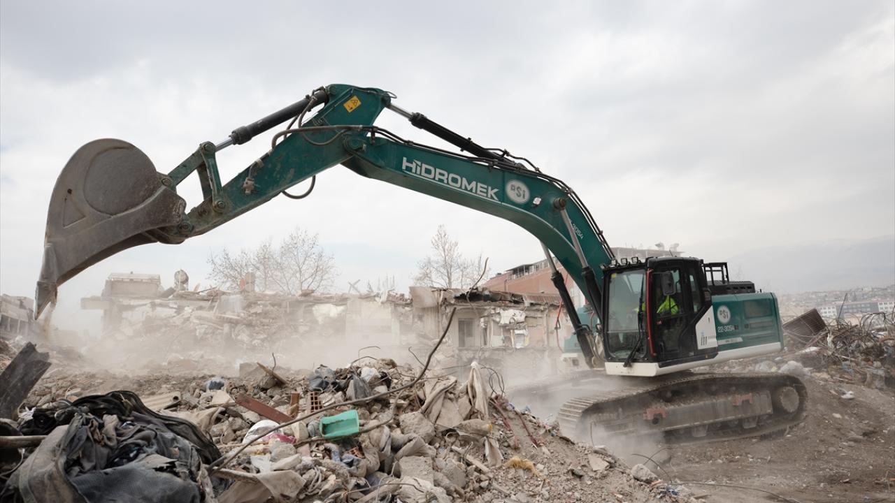 Bir can daha kurtarma umuduyla yakınlarının cenazesine dahi katılmadı 8