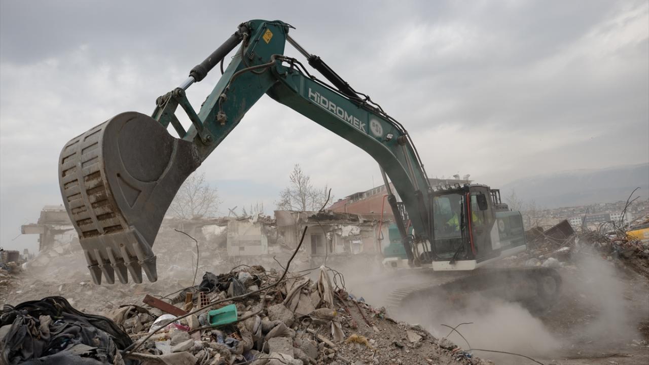 Bir can daha kurtarma umuduyla yakınlarının cenazesine dahi katılmadı 9